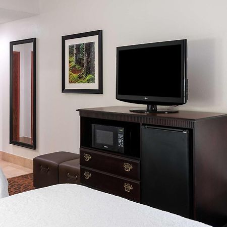 Hampton Inn Parkersburg/Mineral Wells Εξωτερικό φωτογραφία